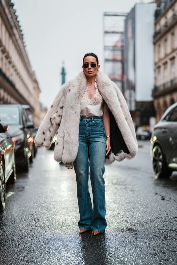 Street Style - Paris Fashion Week - Haute Couture Spring-Summer 2025 - Day Three