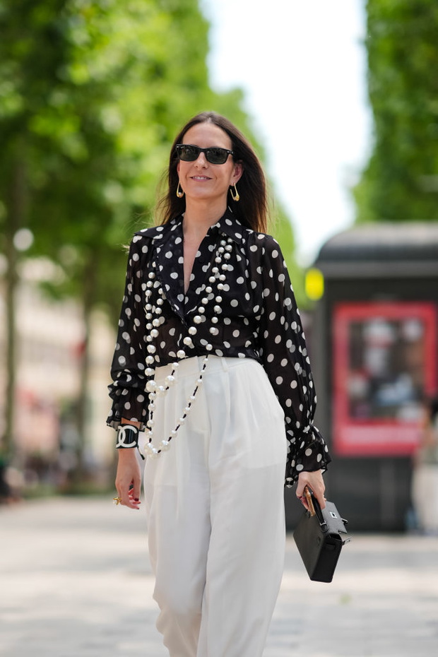 Street Style - Paris Fashion Week - Haute Couture Fall/Winter 2024/2025 - Day Two