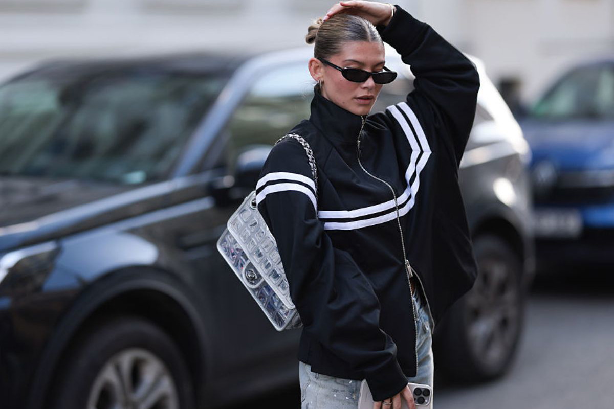 Już nie skórzana bomberka. It-girls przywracają trend na sportowe kurtki w stylu lat 90.