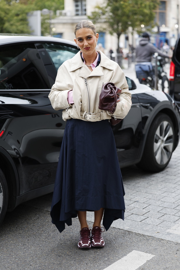 Street Style - Paris Fashion Week - Womenswear Spring Summer 2026 - Day Five
