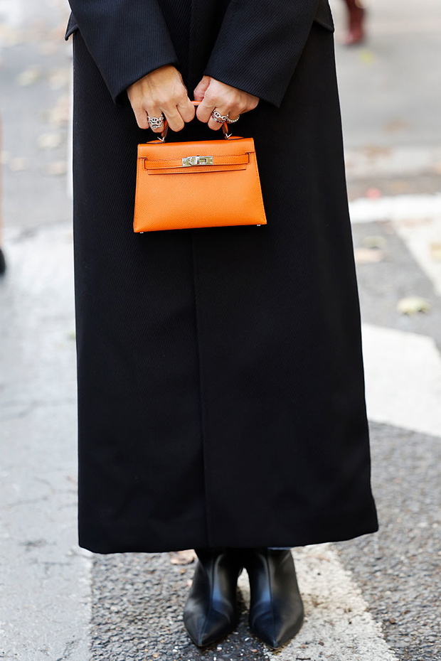 Mini bag 2026. Minimalistyczne torebki wracają do mody