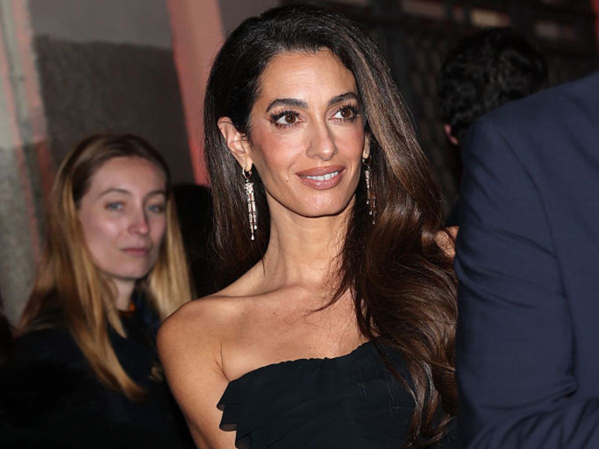 Amal Clooney oczarowała fanów w Mediolanie podczas otwarcia Omega House