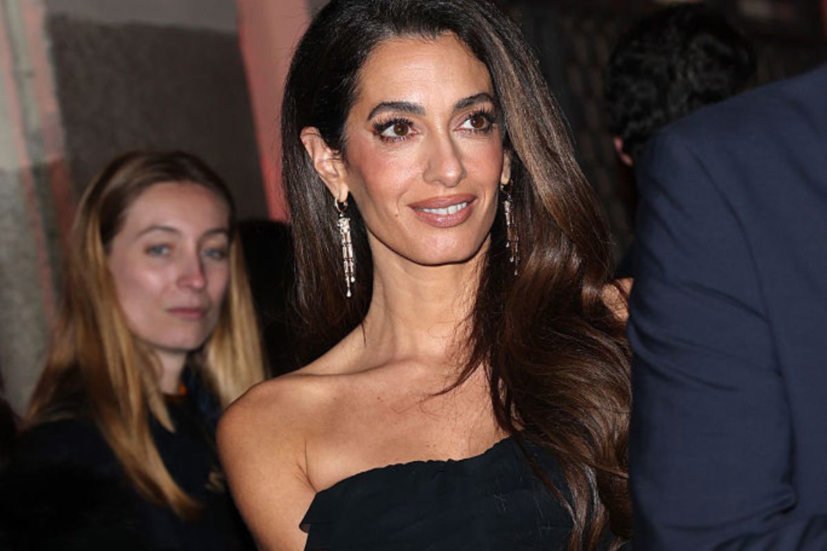 Amal Clooney oczarowała fanów w Mediolanie podczas otwarcia Omega House