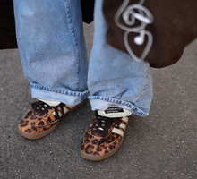 W H&M znalazłam sneakersy w najmodniejszy print na wiosnę 2026