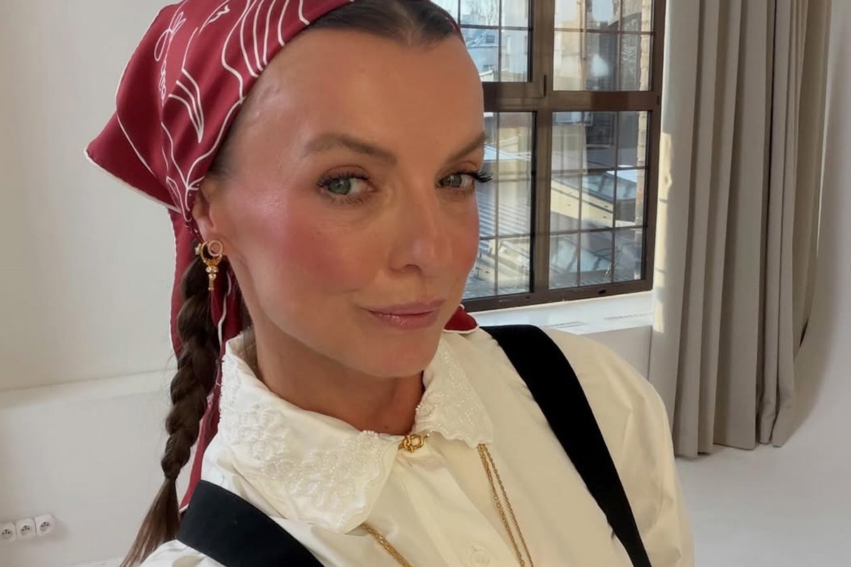 Kasia Sokołowska wybrała najmodniejszy dodatek 2026. Ma kolor "Ruby Noir"