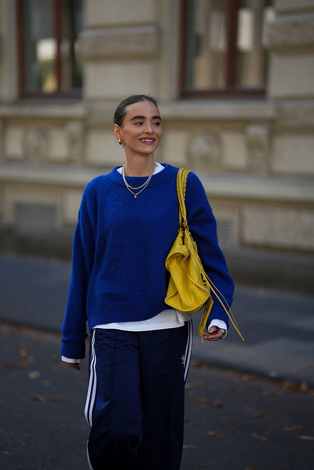 Cobalt blue 2026. Sweter Reserved w kolorze sezonu