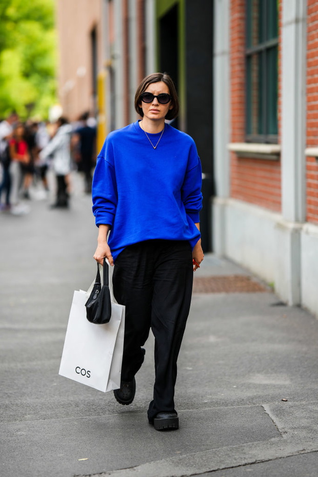 Cobalt blue 2026. Sweter Reserved w kolorze sezonu