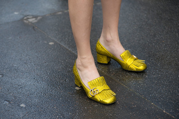 Kolorowe loafersy 2026. Modne power shoes sezonu
