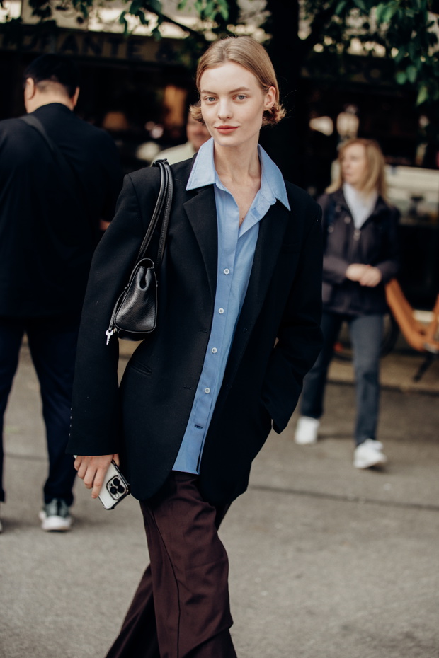 Blazer over shirt 2026. Modny layering według Smutniak