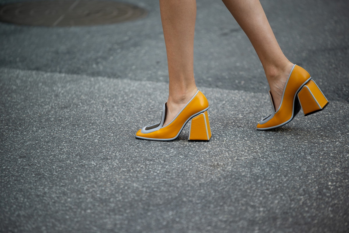 Kolorowe loafersy 2026. Modne power shoes sezonu