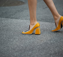 Kolorowe loafersy 2026. Modne power shoes sezonu
