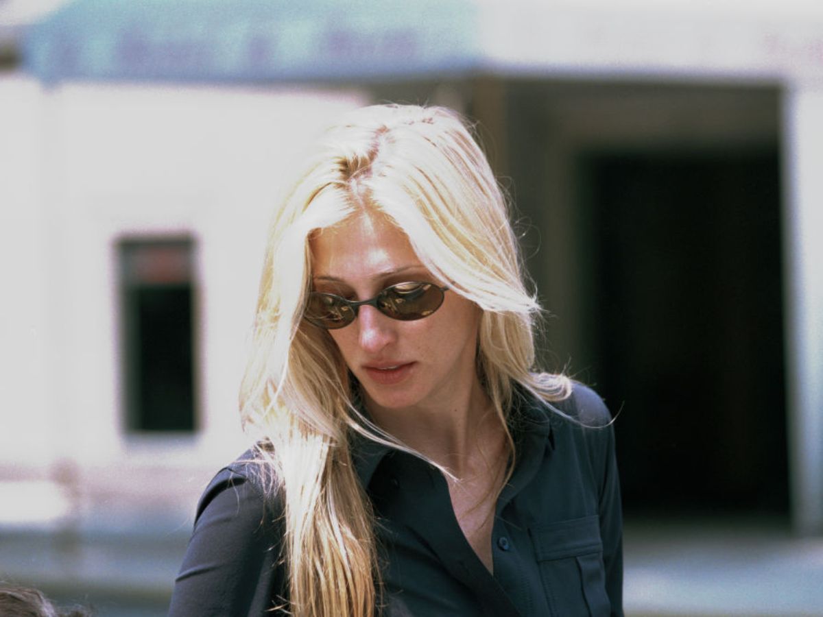Te 3 stylizacje Carolyn Bessette-Kennedy to dowód na to, że moda lat 90. wciąż jest aktualna. Są minimalistyczne i łatwe do odwzorowania