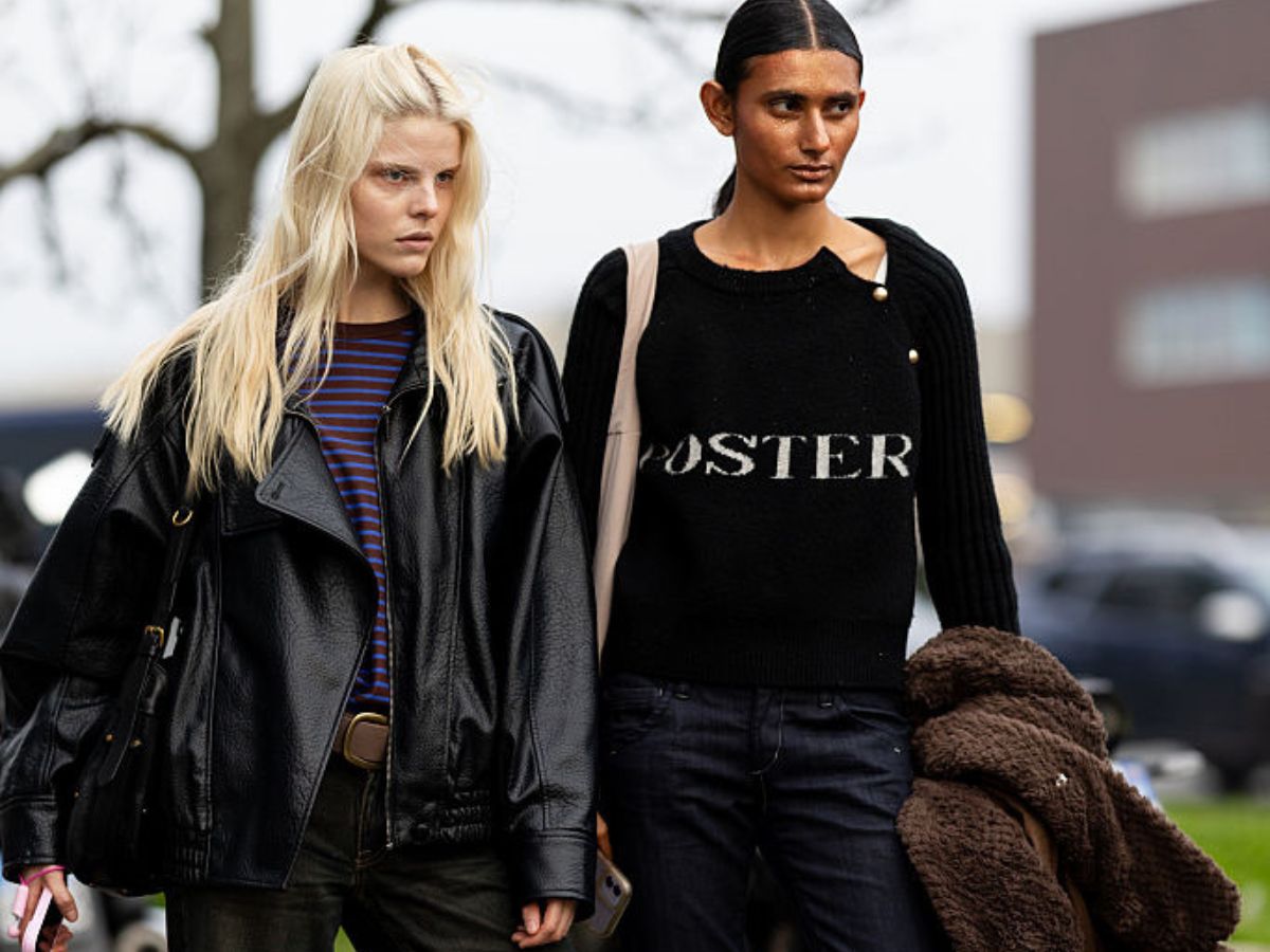 Czarne jeansy z wysokim stanem to wiosenny must-have fashionistek