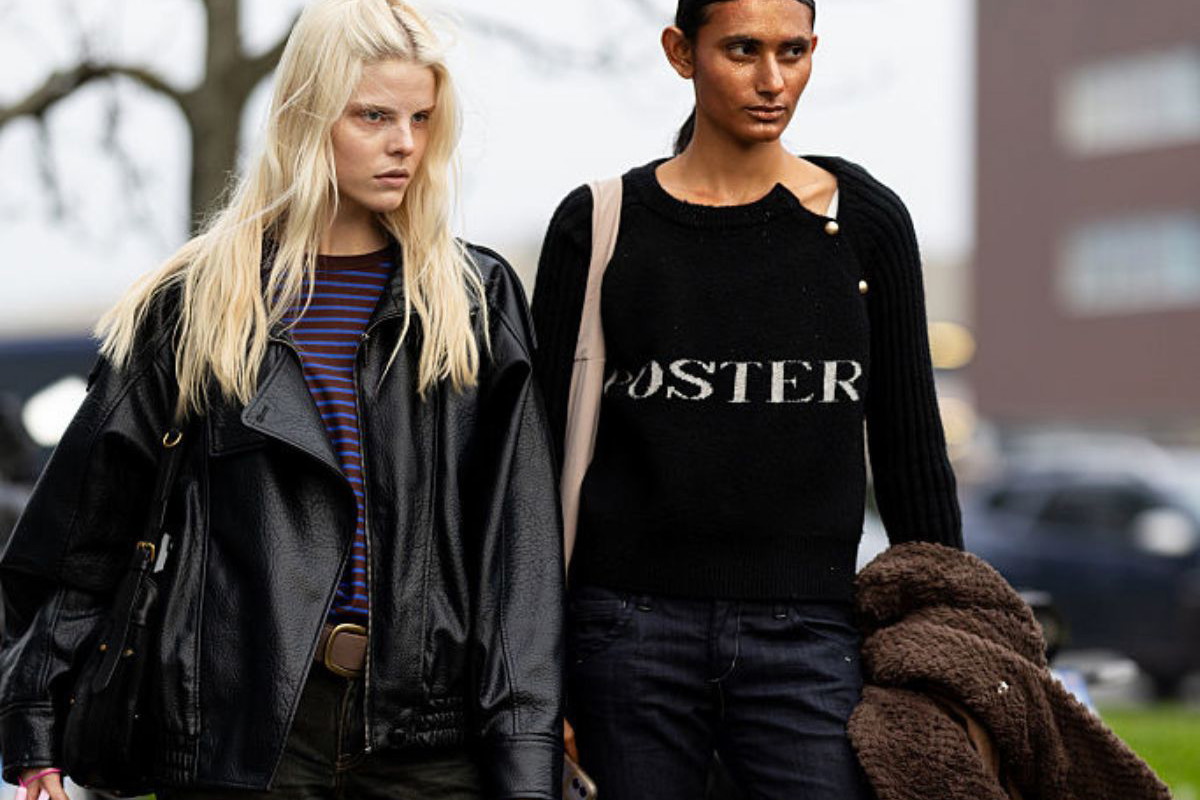 Czarne jeansy z wysokim stanem to wiosenny must-have fashionistek