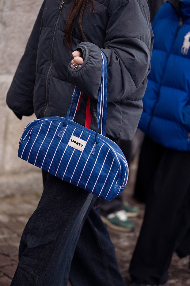 Torebka cobalt blue 2026. Nowa czerń sezonu