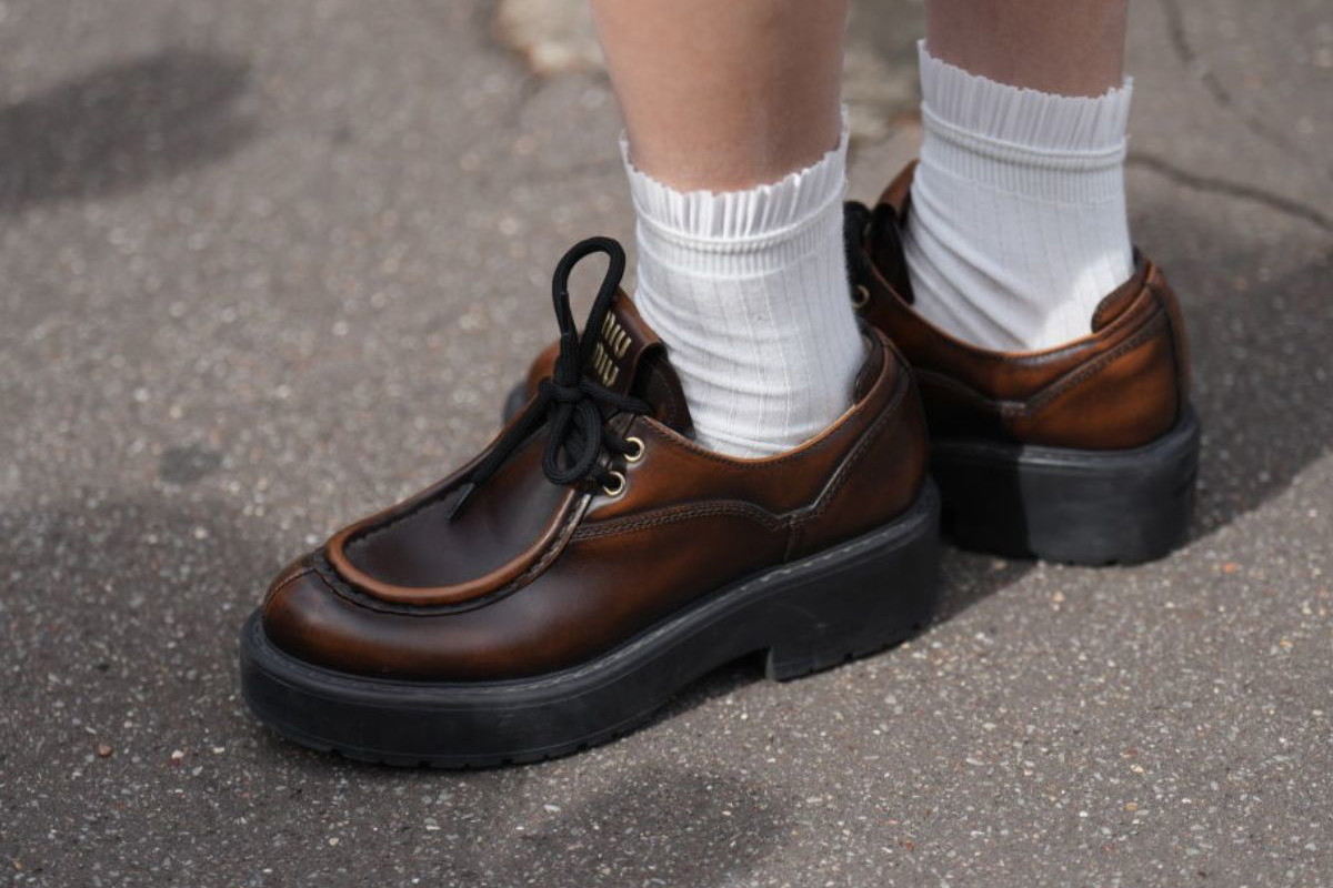 Wiosną 2026 buty „bun velours” zastąpią sneakersy