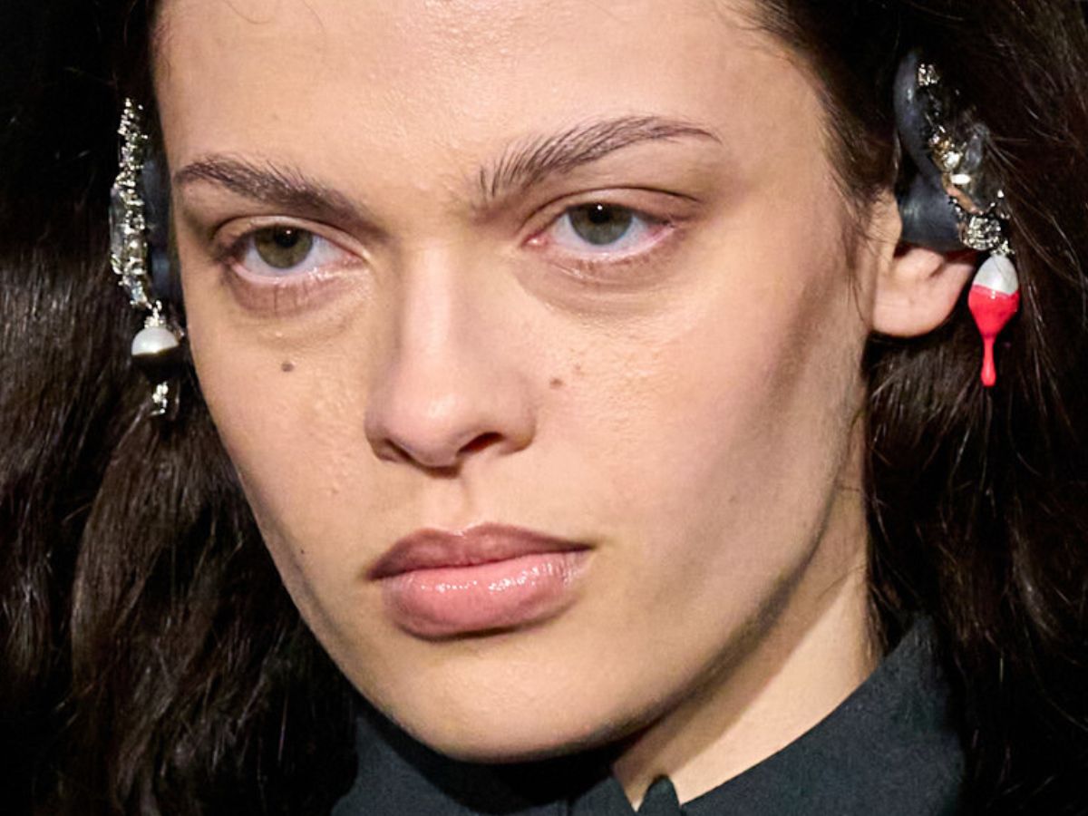Ten nowy krem liftinguje 'droopy eyes'. Photo: launchmetrics/spotlight