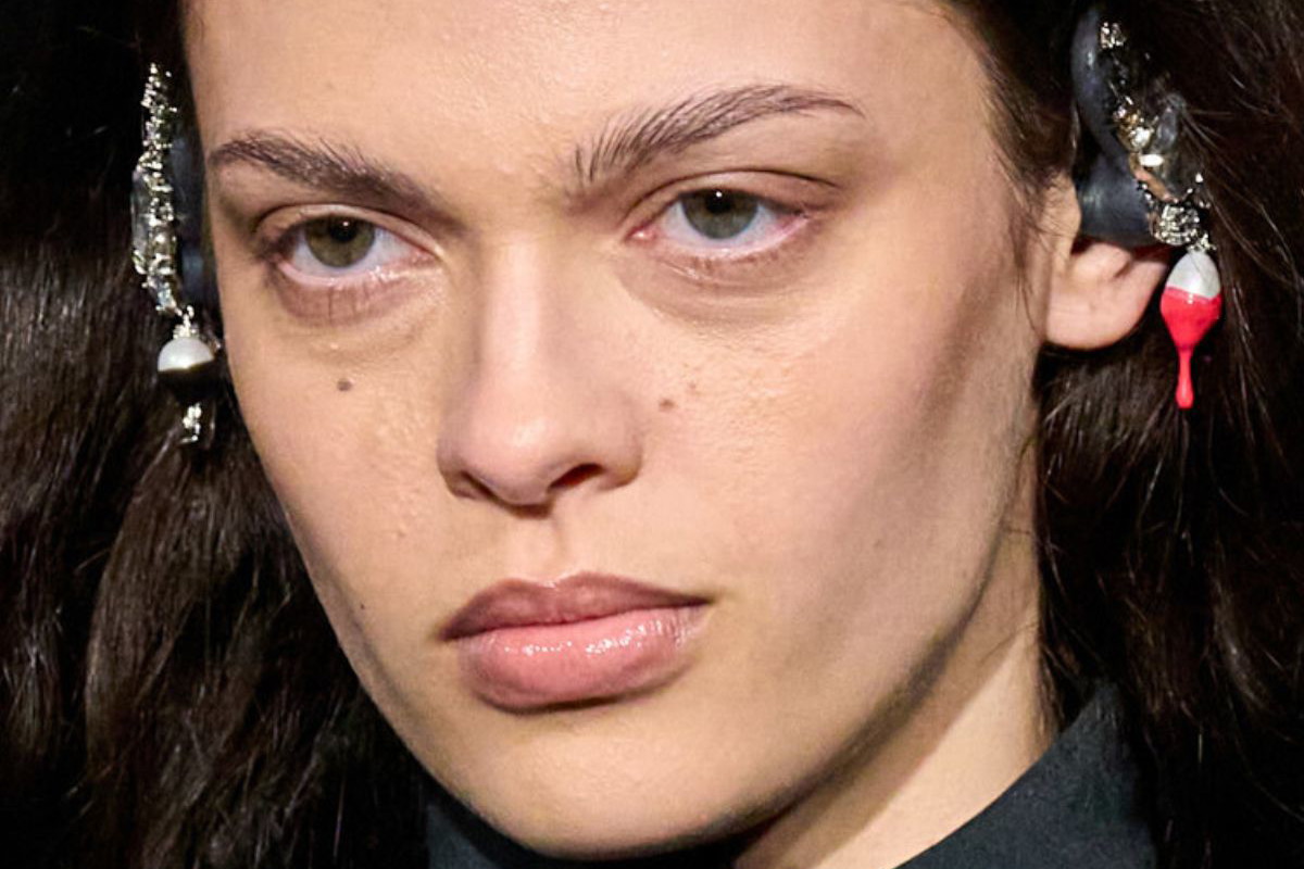 Ten nowy krem liftinguje 'droopy eyes'. Photo: launchmetrics/spotlight