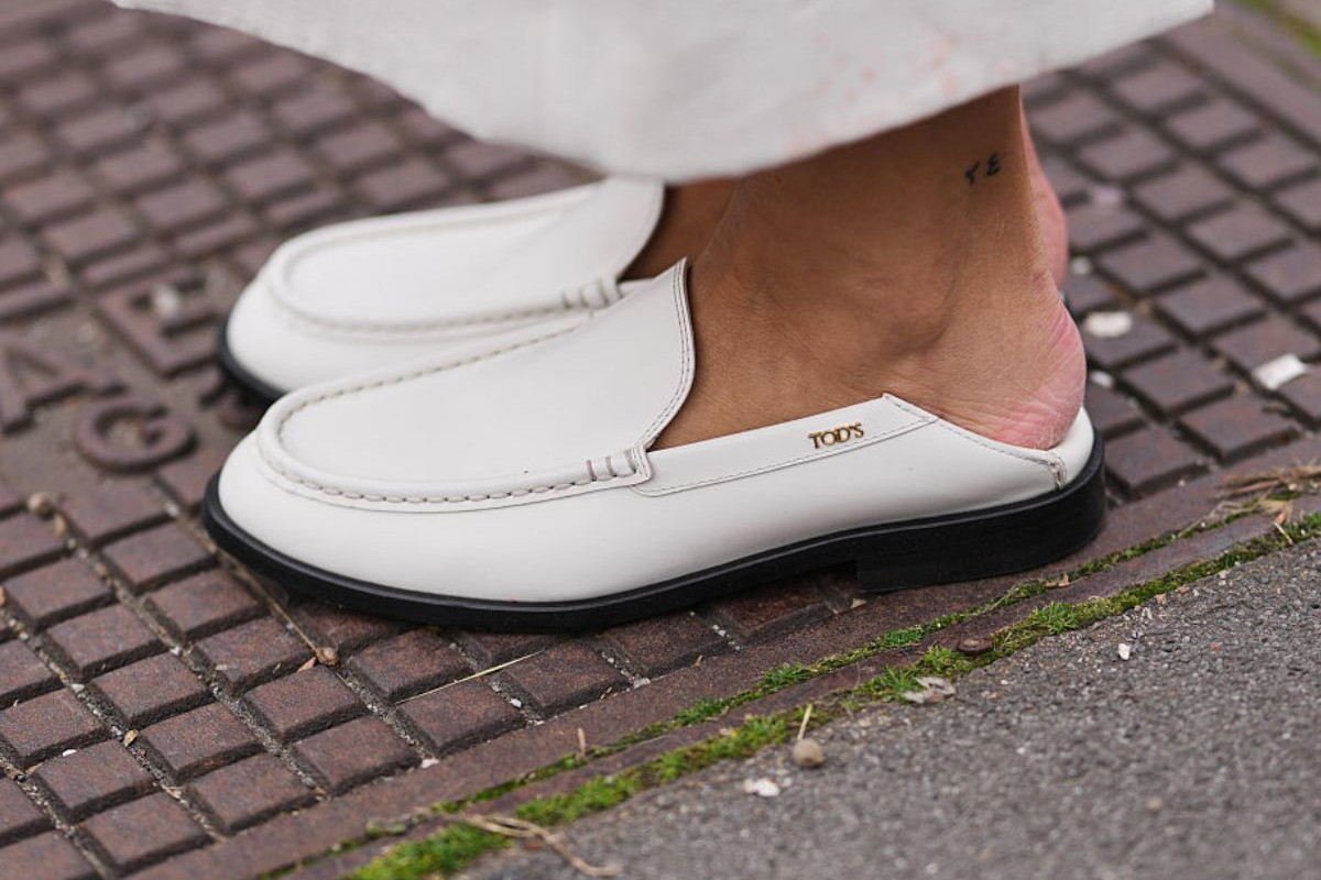 Już nie Birkenstock Boston. W tym sezonie it-girls stawiają na wygodne „mokamule”