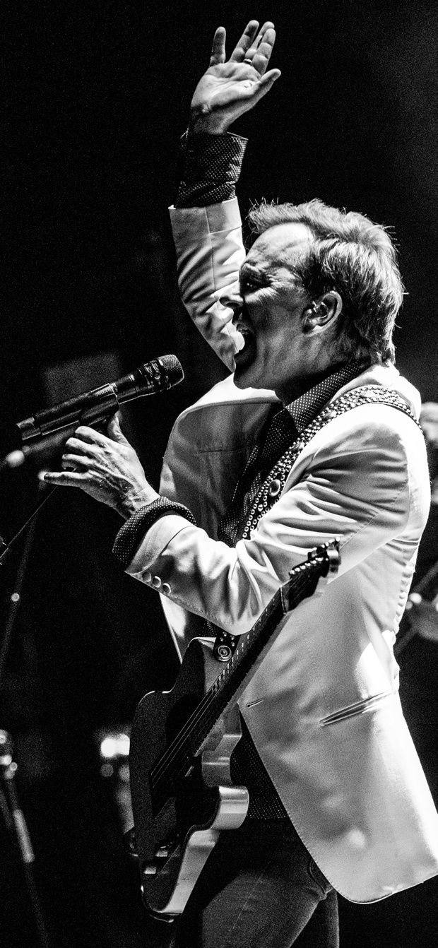 Kiefer Sutherland 4