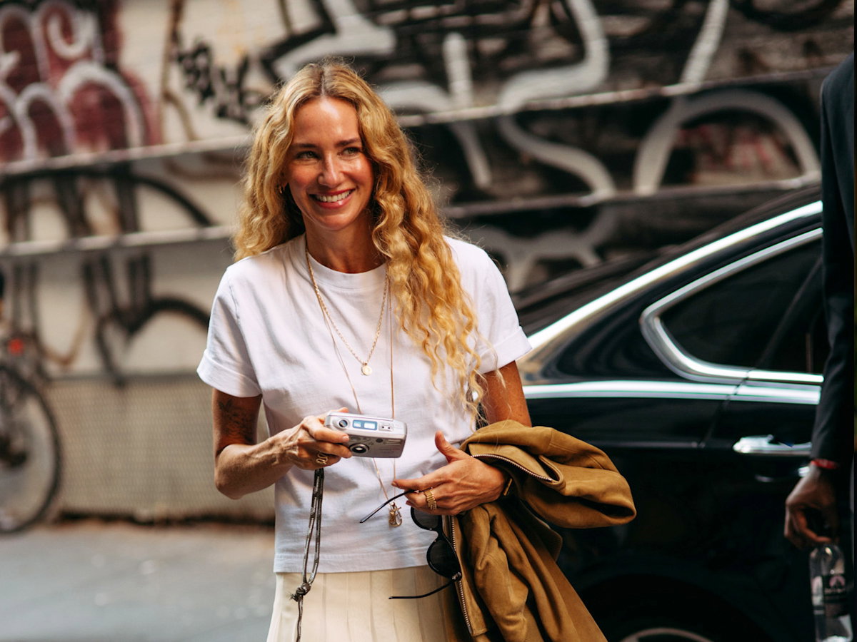 Spódnica midi ze szczypankami w kolorze „dusty orange” to hit H&amp;M – ten model robi teraz szum
