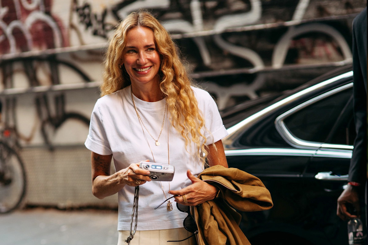 Spódnica midi ze szczypankami w kolorze „dusty orange” to hit H&M – ten model robi teraz szum