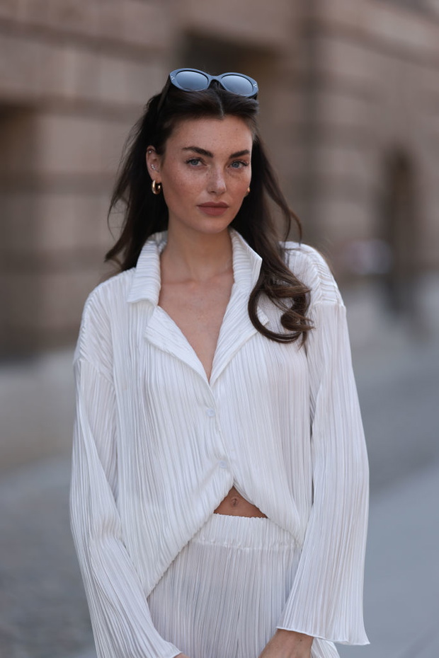 Lniana koszula 2026. Soft tailoring w biurze