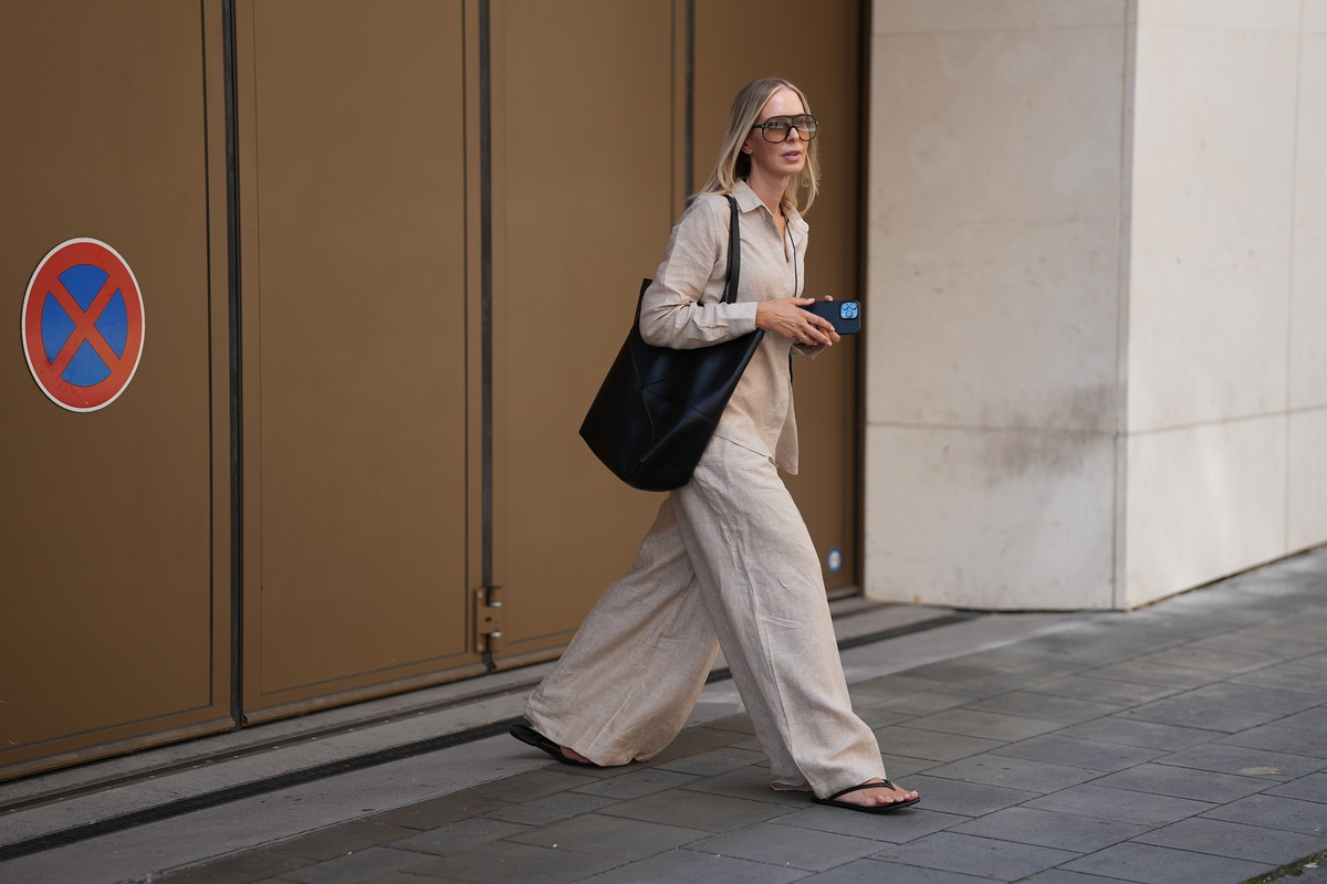 Lniana koszula 2026. Soft tailoring w biurze