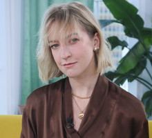 Lara Gessler w modnych spódnico-spodniach na wiosnę 2026