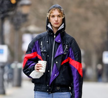 Kurtka windbreaker wiosna 2026. Stylizacje do sukienek i spódnic