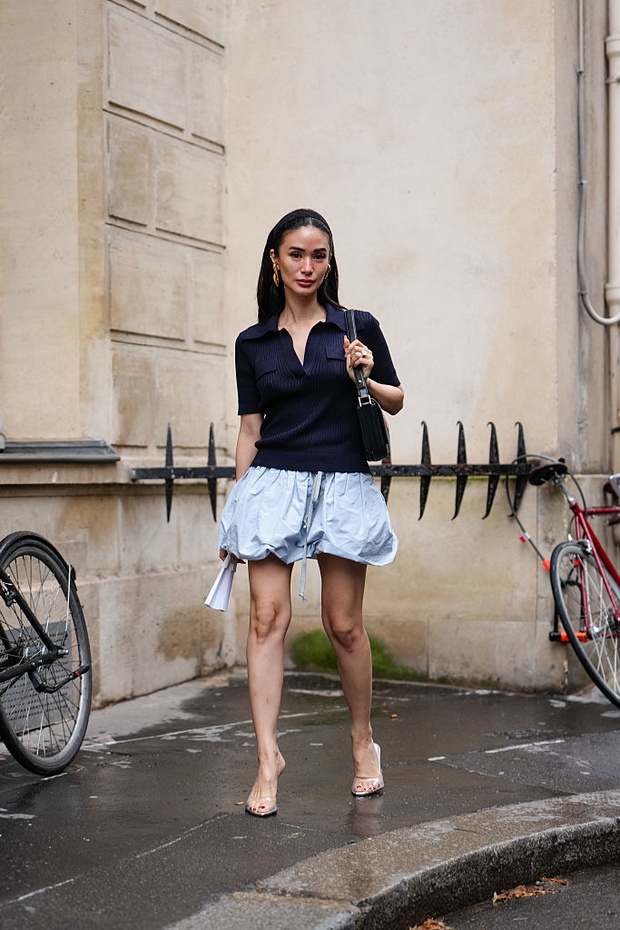 Micro bubble skirt i sweter oversize. Trend Kasi Tusk 2026