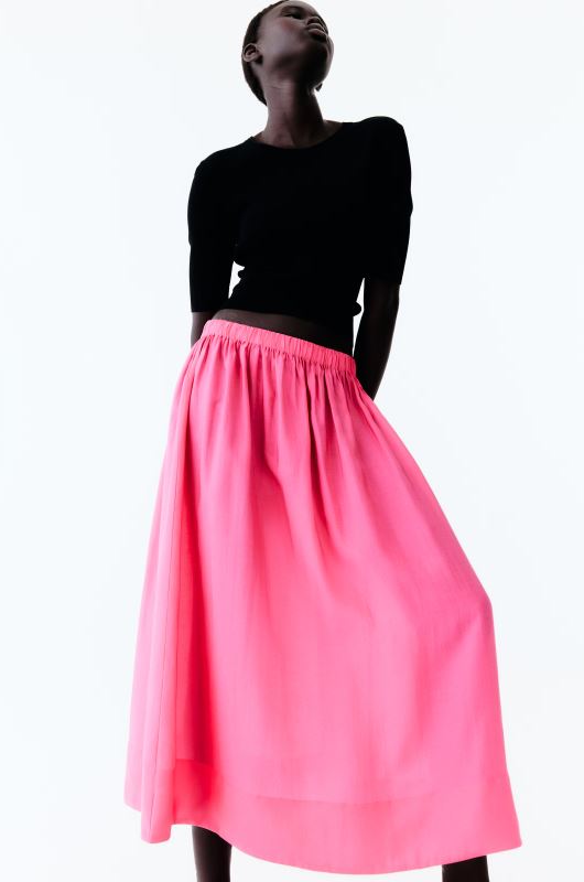 Spódnica midi z H&M w kolorze "brink pink" to mój nowy typ na wiosnę 2026