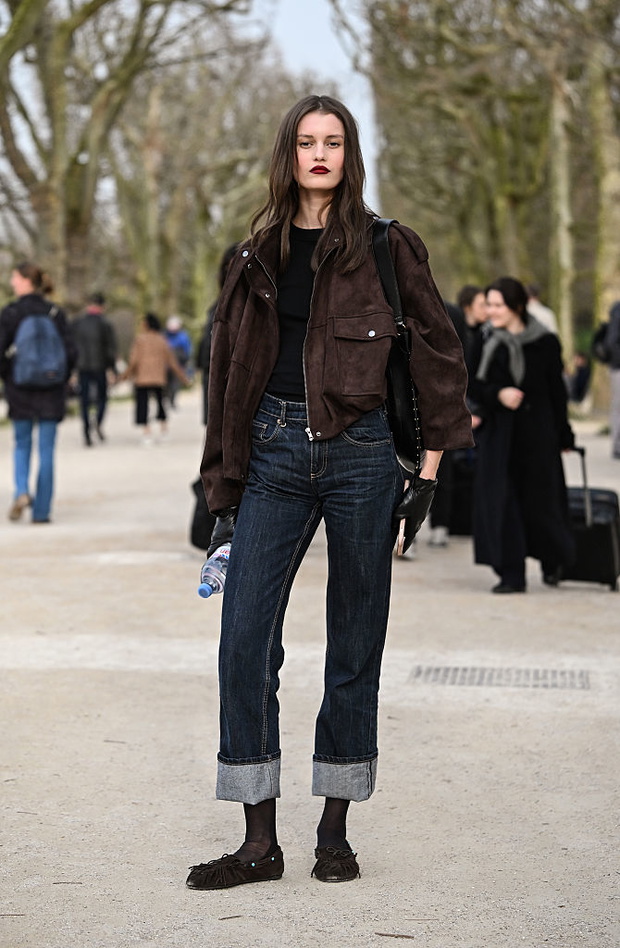 Chunky cuff jeans zamiast wide leg. Trend wiosna 2026