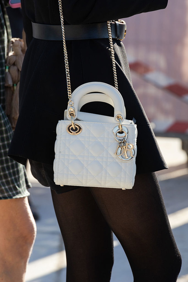 Torebka w stylu Lady Dior na wiosnę 2026. Trend top handle wraca