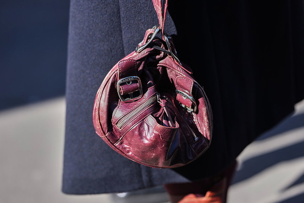 Crumpled oversized bag – trend torebek wiosna 2026