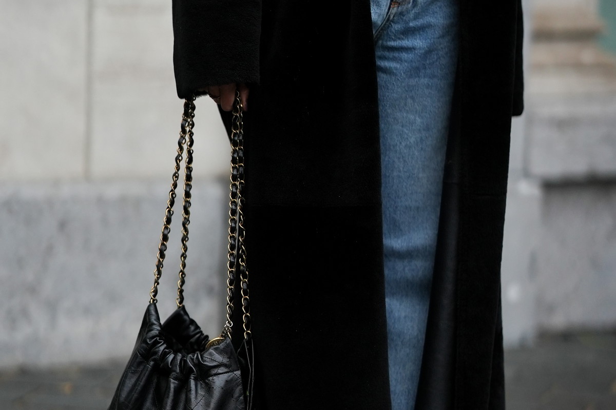 Crumpled oversized bag – trend torebek wiosna 2026