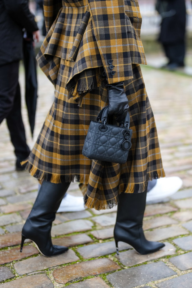 Torebka w stylu Lady Dior na wiosnę 2026. Trend top handle wraca