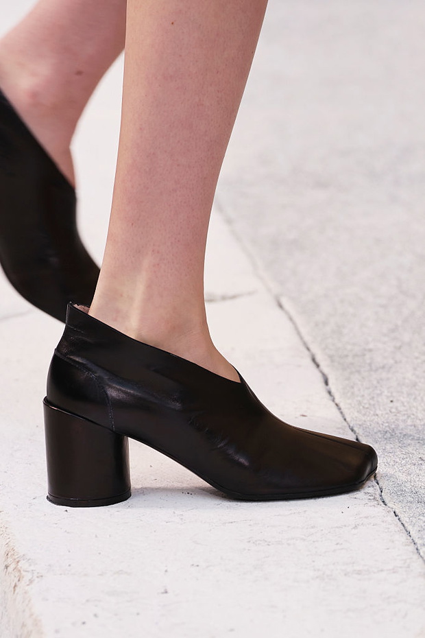 Glove heels 2026: jak nosić kontrowersyjne buty sezonu?