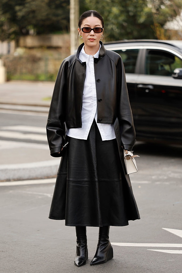 „Poet skirt” na wiosnę 2026. Spódnica midi i maxi wypiera slip skirt