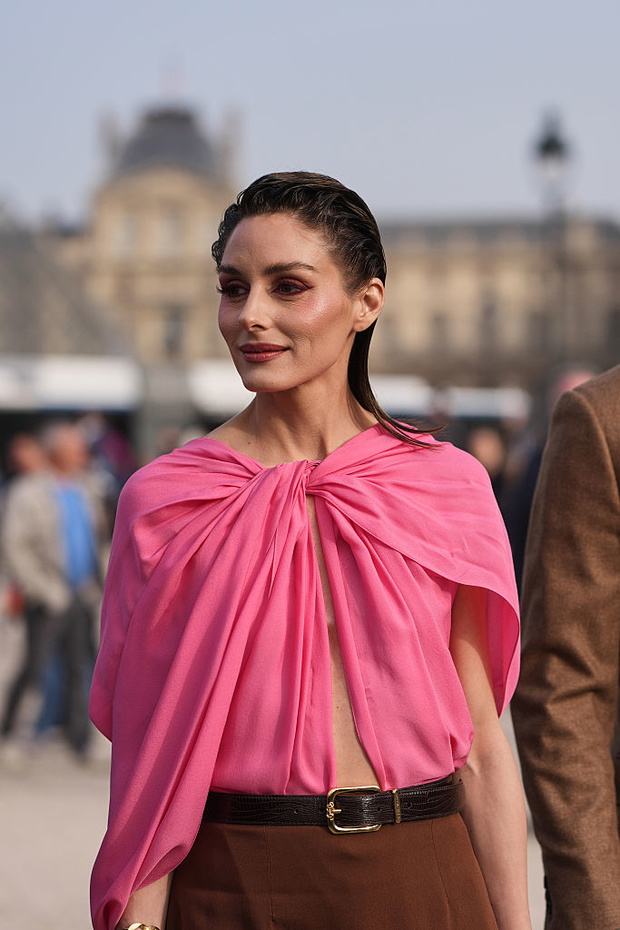 Sheer powder blouse – romantyczny trend wiosna 2026