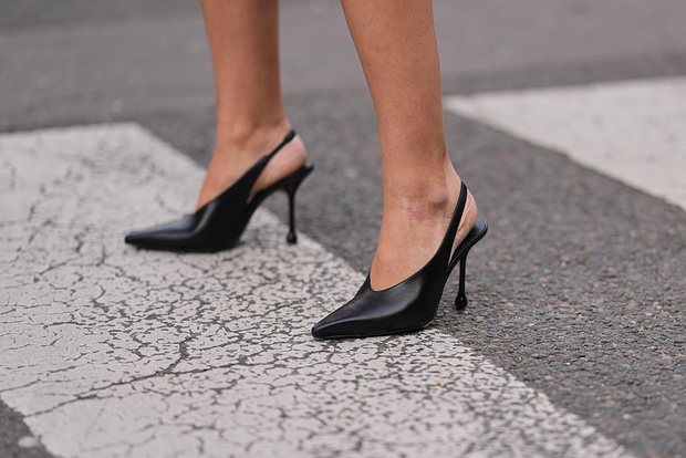 Sharp kitten pumps na wiosnę 2026. Modne czółenka zamiast balerin