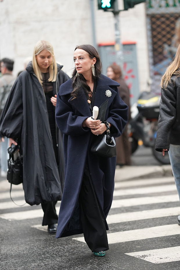 Statement brooch na wiosnę 2026. Broszka wraca do trendów