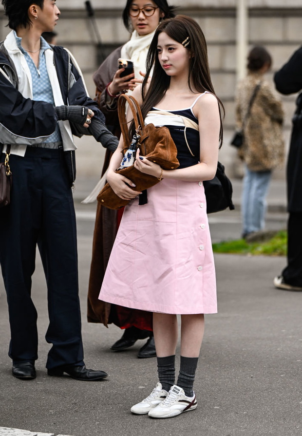 Street Style - Paris Fashion Week - Womenswear Fall/Winter 2025/2026 - Day Nine
