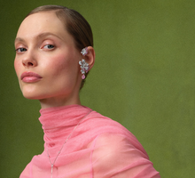 „Blooming elegance” – rozkwitająca biżuteria, którą pokochały kobiety na całym świecie. Polska marka przedstawia ją w nowej odsłonie