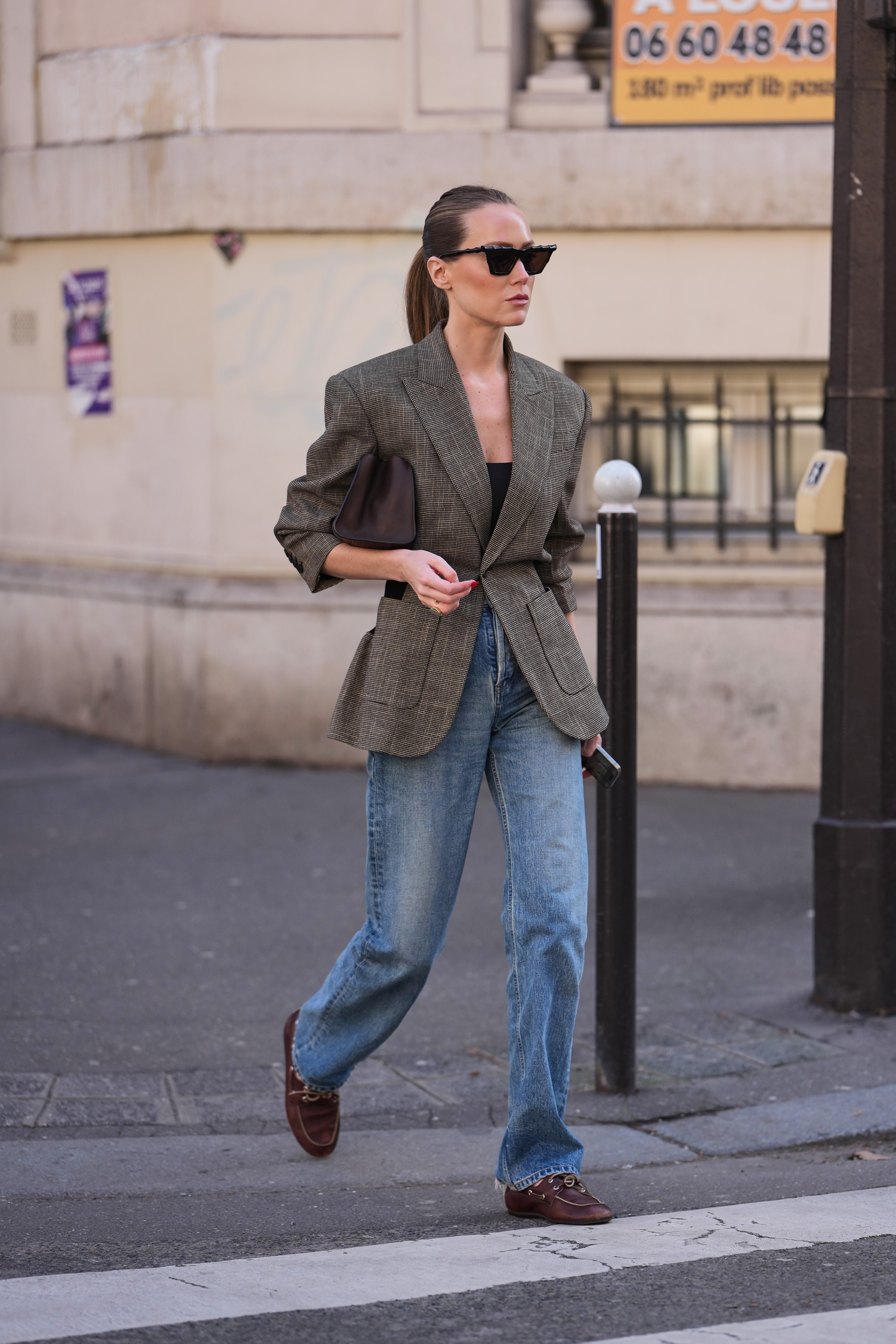Plaid blazer – trend wiosny 2026: krata w miejskim wydaniu