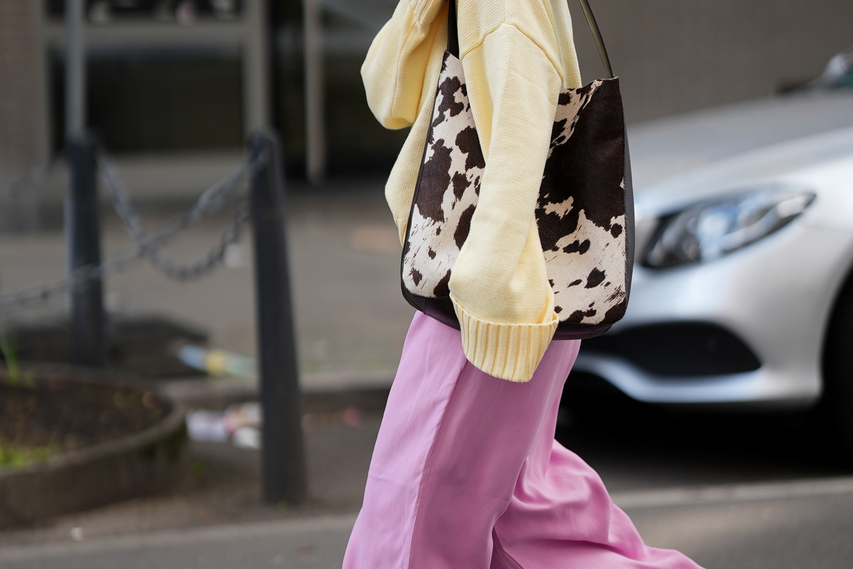 Color-block dressing – trend wiosny 2026: kontrastowe zestawienia kolorów