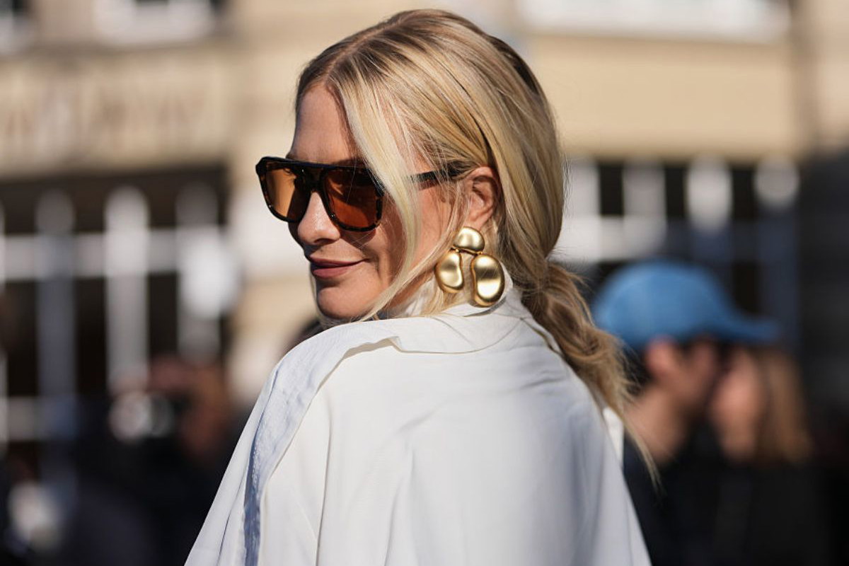 Już nie perły i koła. Teraz it-girls noszą kolczyki w paryskim stylu „lumière”