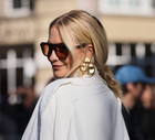Już nie perły i koła. Teraz it-girls noszą kolczyki w paryskim stylu „lumière”