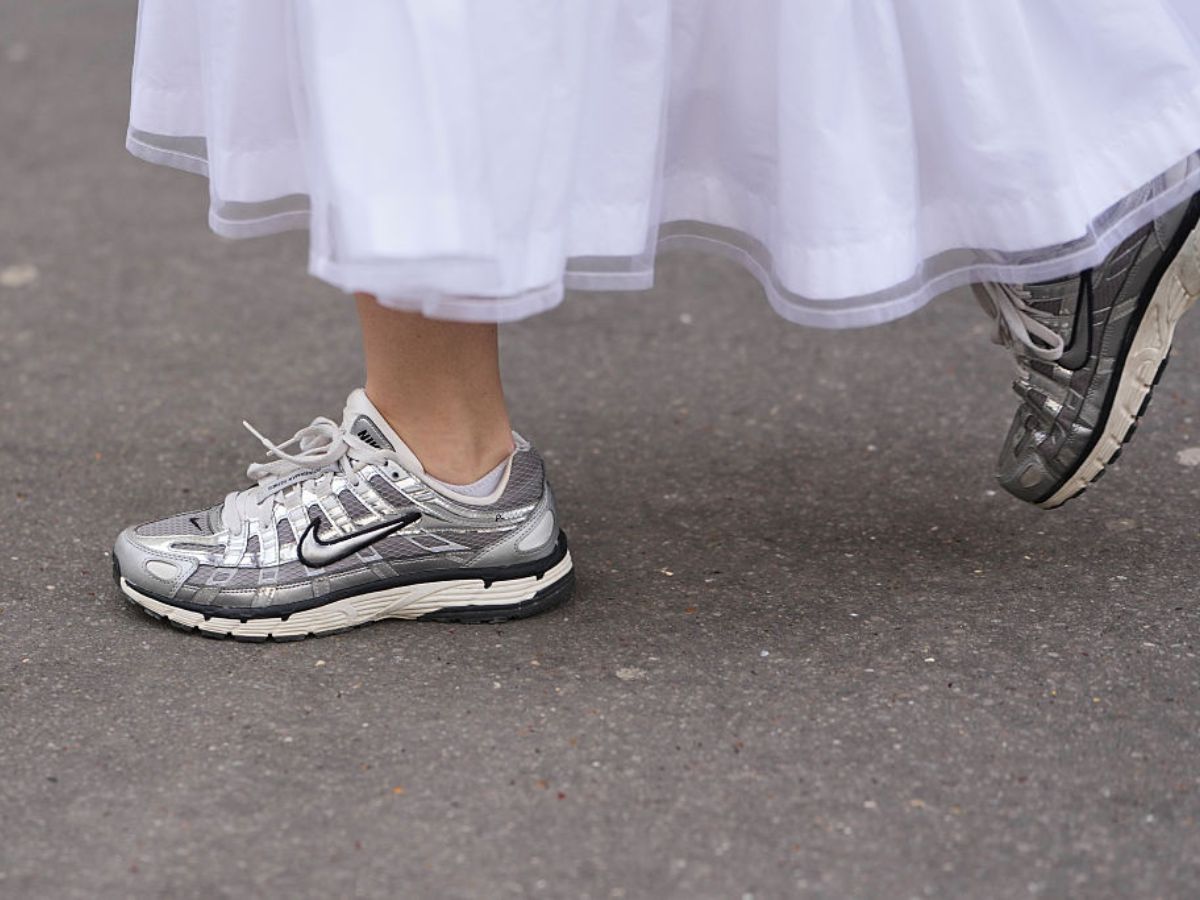 Sneakersy „Phantom” od Nike to numer 1 na wiosnę 2026. Nie tylko do jeansów 7/8