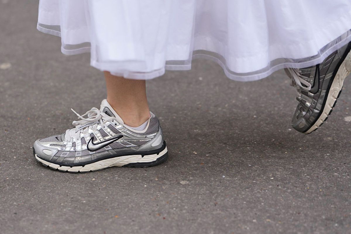 Sneakersy „Phantom” od Nike to numer 1 na wiosnę 2026. Nie tylko do jeansów 7/8
